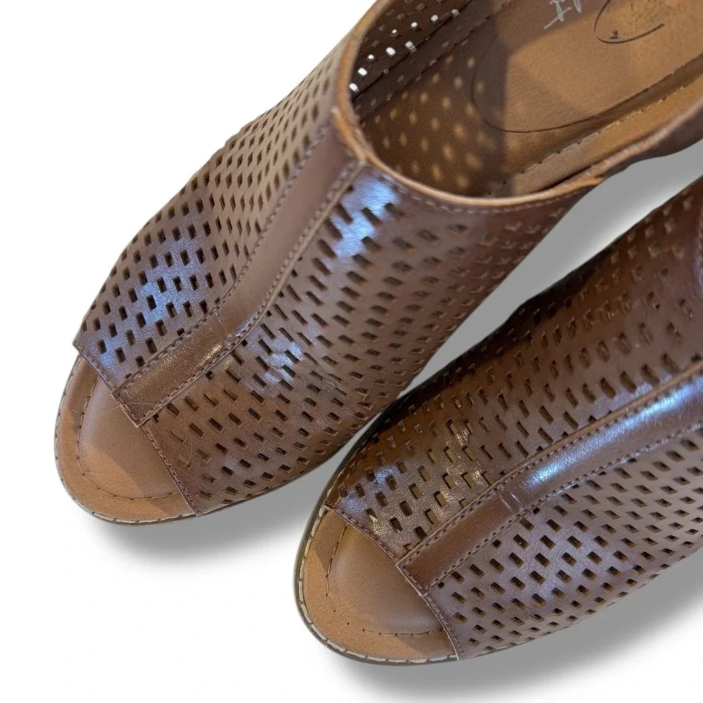 Dr. Scholls Codie Brown Perforated Peep Toe Slingback Block Heel Sandals 8.5M‎